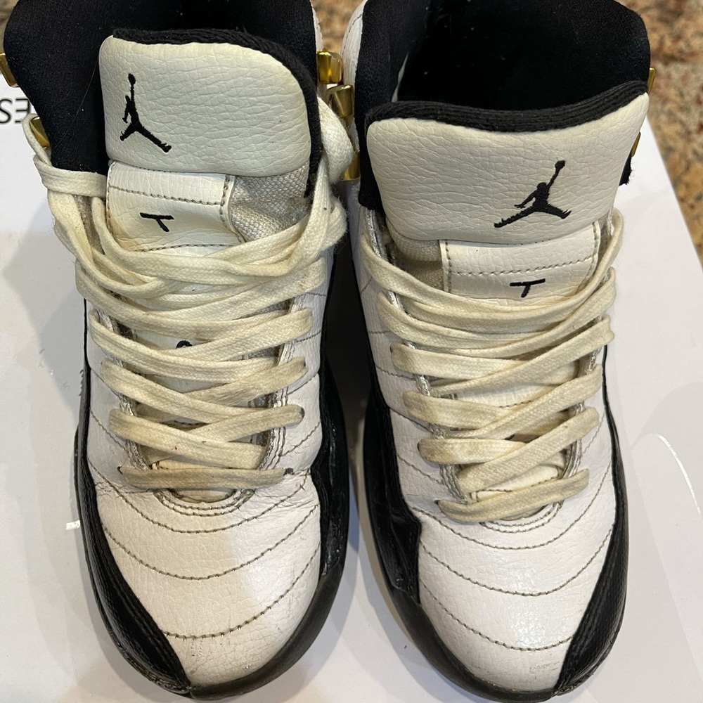 Jordan taxes size women’s 36 youth size 4
